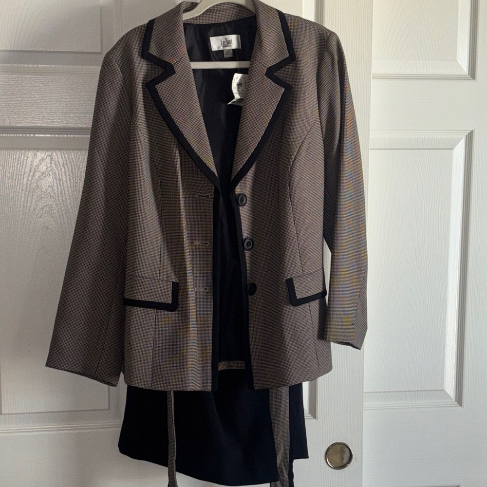 2PC Women's Black and Brown Blazer Squirt suit